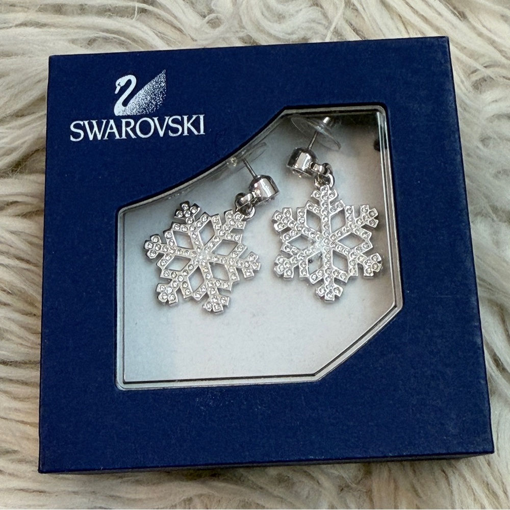 Like New Swarovski Crystal Silver Snowflake Earrings